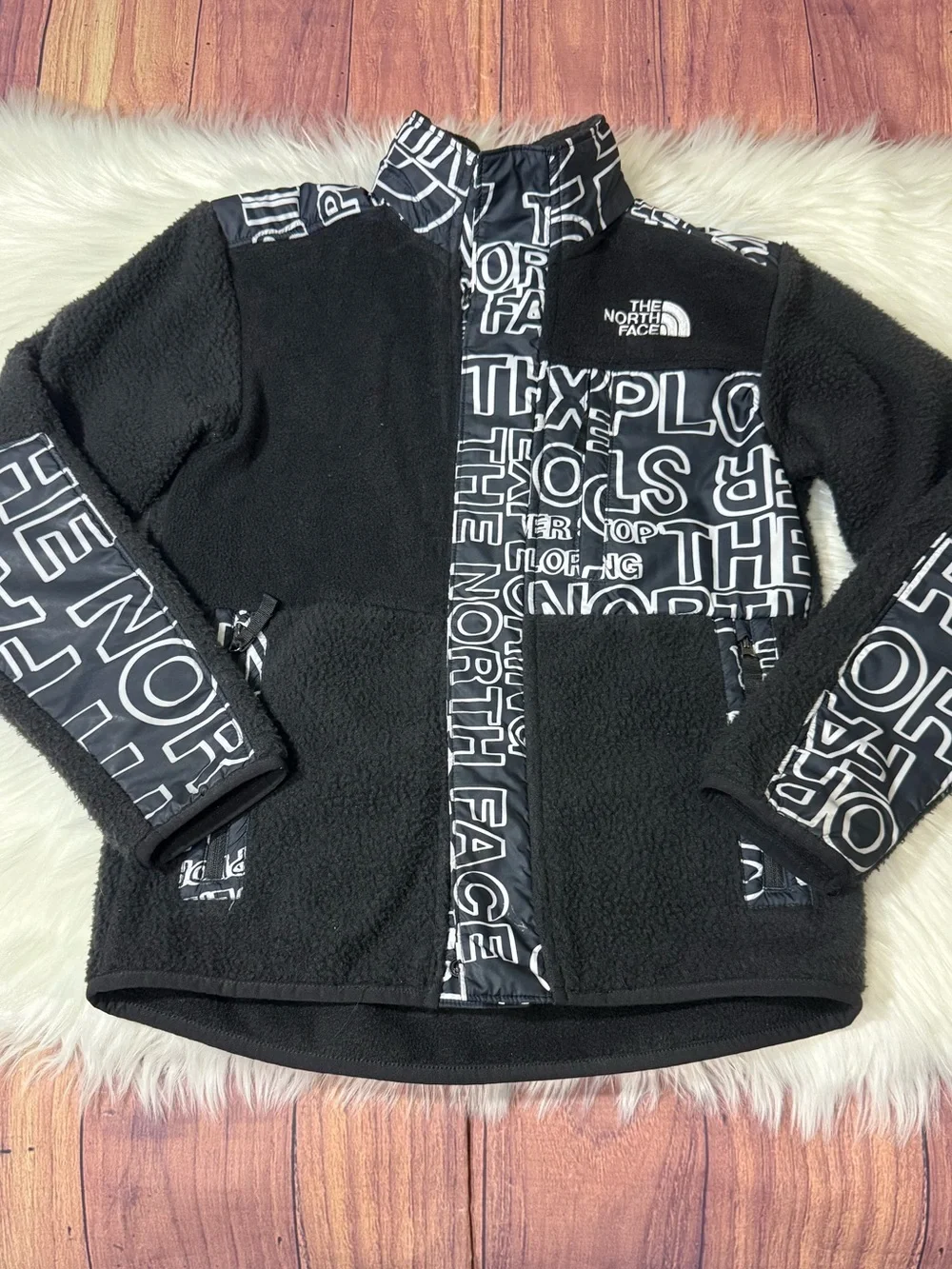 The North Face Black Sherpa Fleece Button Up Jacket - Boys Size M (10)